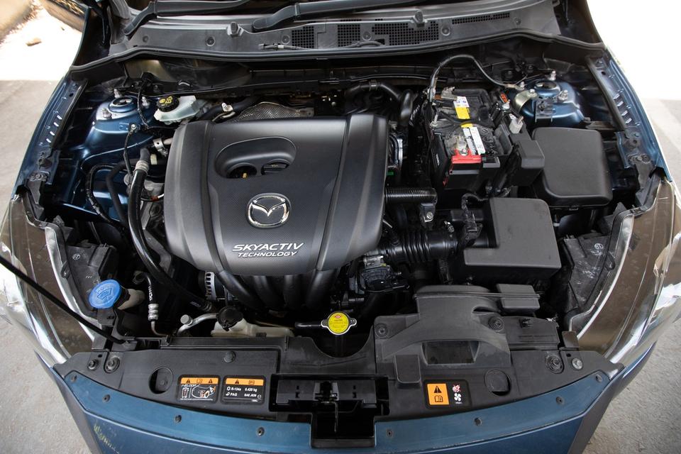 Mazda2 1.3 High Connect Skyactiv Sedan ปี 2017 สีน้ำเงิน 8