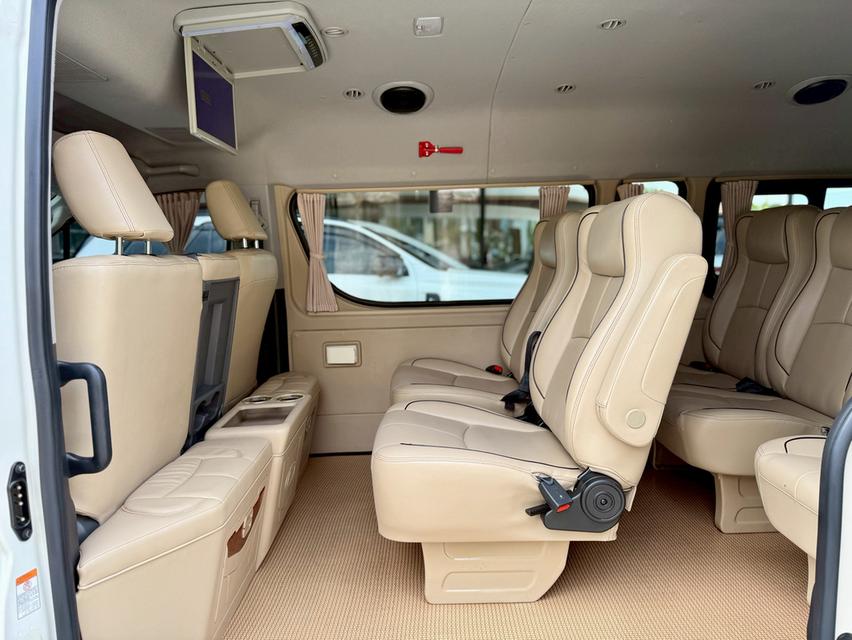 TOYOTA COMMUTER 2.8 2019  11