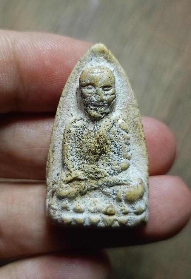 หลวงปู่ทวดเนื้อผงเก่า