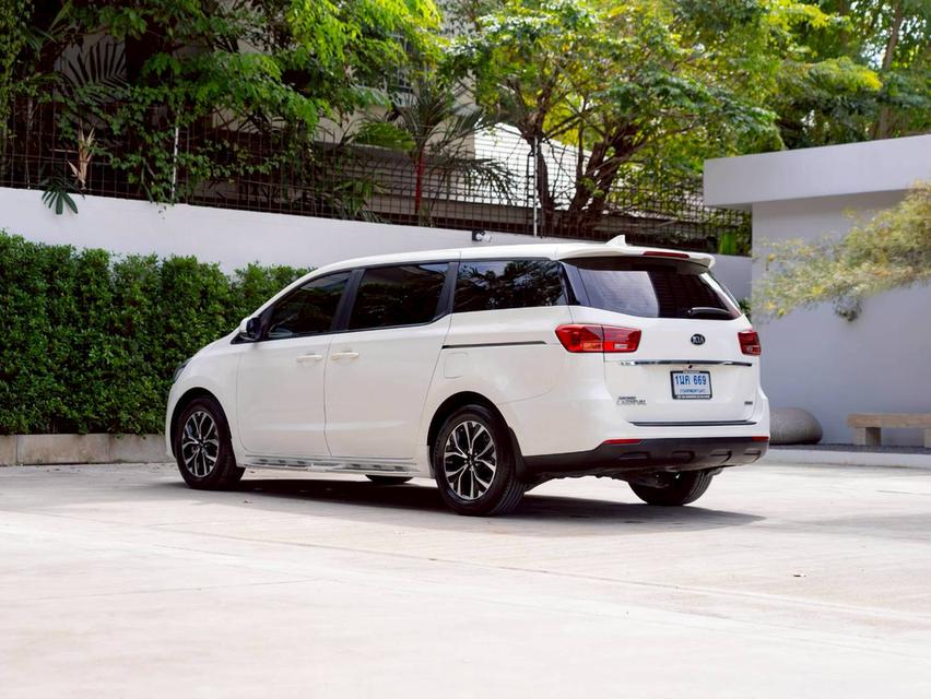 Kia Carnival 2.2 LX ปีจด 2021 7