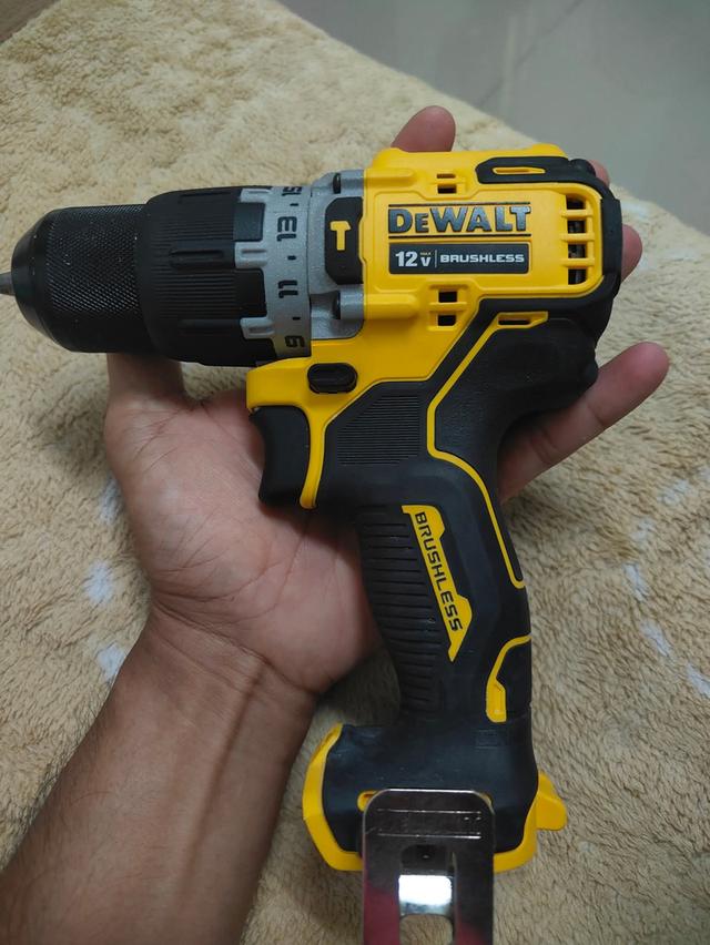 สว่านกระแทก DeWalt
