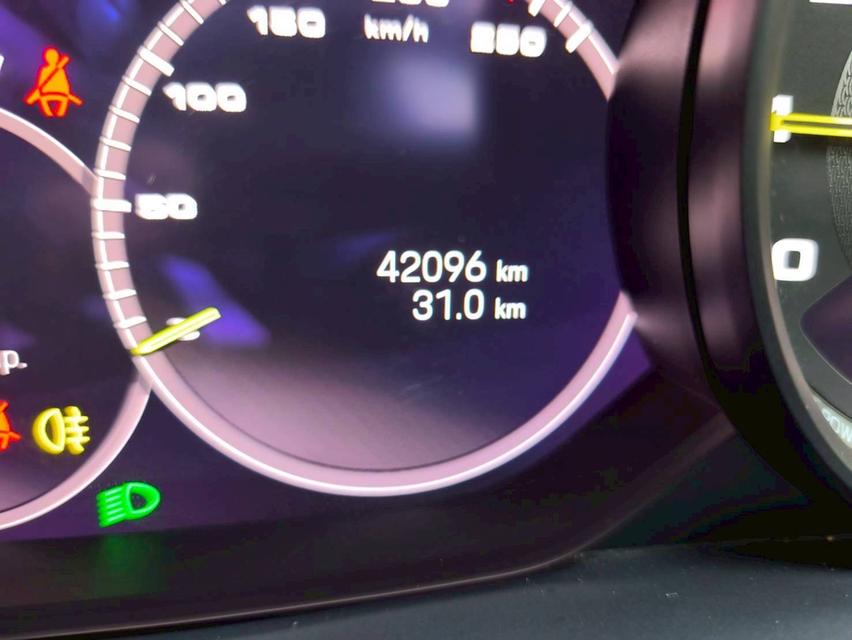 รหัสรถ KPV666 2022 PORSCHE CAYENNE 3.0 HYBRID COUPE สี  Crayon 3