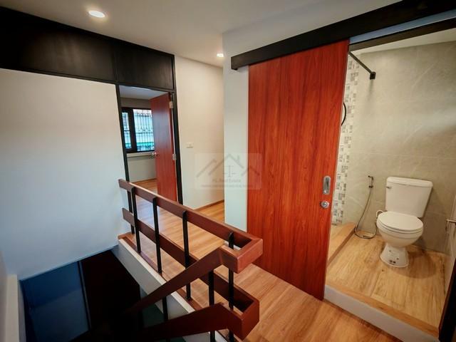 ให้เช่าบ้านเดี่ยว 2 ชั้น 58 ตรว. ซ.ลาดพร้าว 74 ปรับปรุงใหม่ทั้งหลัง ใกล้รถไฟฟ้า สายสีเหลือง 4