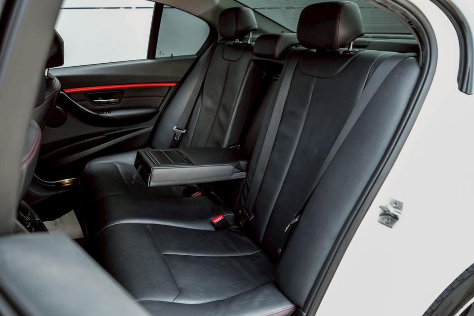 BMW 320d SPORT F30 AT 2015 รูปที่ 11