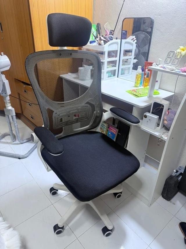 โต๊ะคอม ,เก้าอี้ล้อเลื่อน