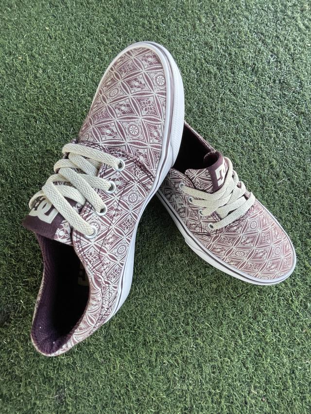 รองเท้าผ้าใบ DC Shoes สภาพใหม่มาก(ไม่แอดไลน์เข้ากลุ่มใดๆทั้งสิ้น)