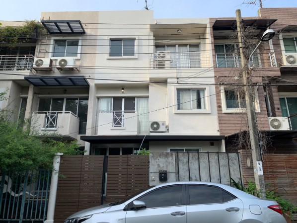 ให้เช่าทาวน์เฮ้าส์ย่านถนนนวมินทร์ หมู่บ้านไพรเวทวิลล่า Private Villa ถนนนวมินทร์ ซอย 135 แขวงคลองกุ่ม เขตบึงกุ่ม กรุงเทพฯ