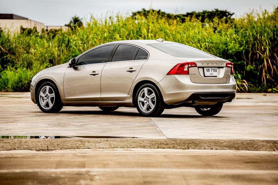 Volvo S60 S ปี 2014 สีเทา สวยสภาพดีมากๆ  9