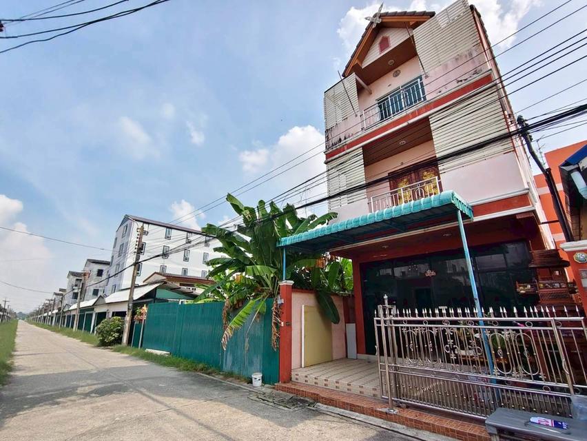 อาคารพาณิชย์ 3 ชั้น ซอยลาดพร้าว 101 ถนนลาดพร้าว แขวงคลองจัน เขตบางกะปิ กรุงเทพมหานคร 2