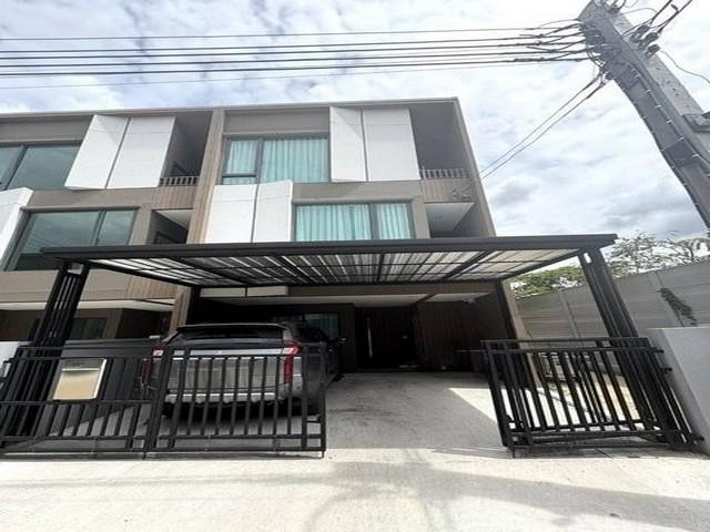 ให้เช่า ทาวน์โฮม 3 ชั้น หลังมุม หมู่บ้านกลางเมือง พหล-วิภาวดี หมู่บ้านใหม่พึ่งสร้าง เจ้าของพึ่งซื้อได้1ปีไม่ค่อยได้อยู่ 1