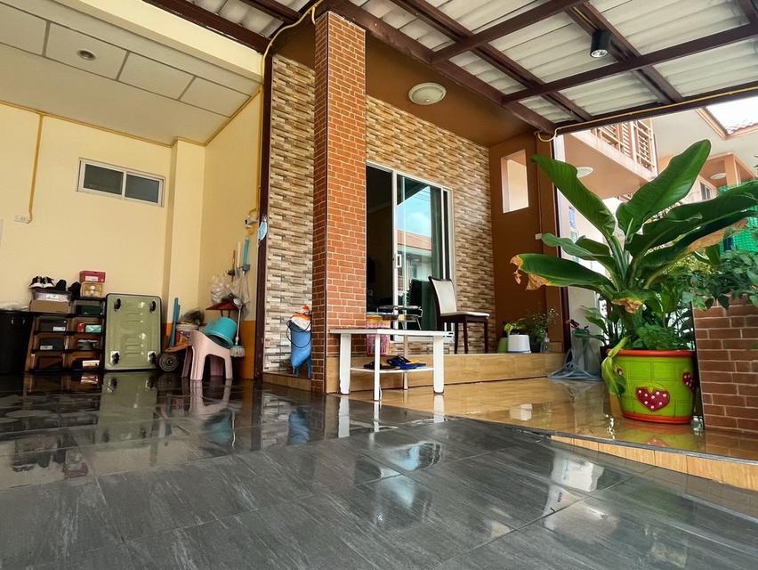 ขายทาวน์เฮ้าส์สภาพใหม่ 2 ชั้น 4 ห้องนอน 2 ห้องน้ำ 2 ที่จอดรถ ไอลีฟ ทาวน์ พระราม 2 กม.18 (เจ้าของประกาศขายเอง ไม่ผ่านนายหน้า) ราคา 2.3 ล้านบาท (I Leaf 6