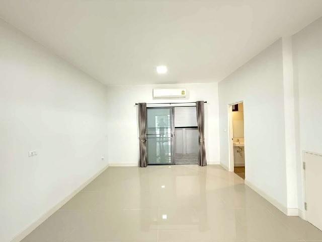 เซ็นทรัล ฉะเชิงเทรา 2.2กม. โรบินสัน 800 ม.ให้เช่าทาวน์เฮาส์ใหม่ สวย 2 ชั้น 20ตร.วา.150 ตร.ม.ติดถนนใหญ่ ม.ราชภัฏราชนครินท
