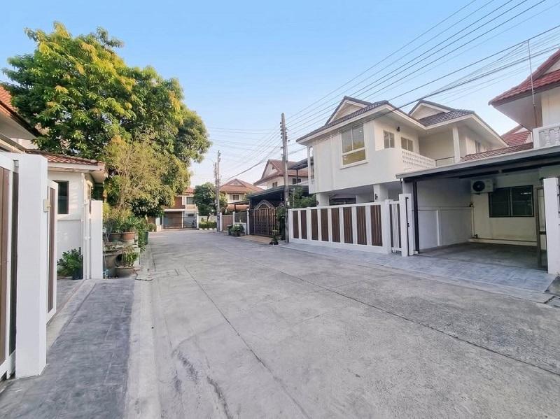 ขายบ้านเดี่ยวรีโนเวทใหม่ทั้งหลัง ถนนหน้าบ้านกว้าง 2 เลน โครงการดอนเมืองวิลล่า 2 ดอนเมือง-สายไหม กทม. 2