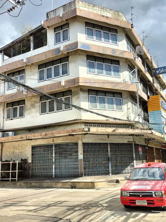 อาคารพาณิชย์ สี่แยกหลักสี่ 4 ชั้น 2 ห้องและอาคาร 3 ชั้น 2.5 ห้อง 4 นอน 3 น้ำ ใกล้จุดตัด สถานีรถไฟฟ้า BTS สายสีชมพู และรถไฟฟ้า ร.ฟ.ท. สายสีแดง 4
