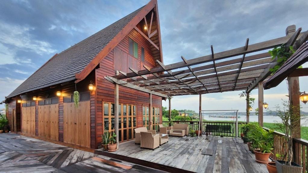 ขายบ้านพร้อมที่ดิน Luxury House ติดริมแม่น้ำเจ้าพระยา เนื้อที่ 1 ไร่ อำเภอเมืองปทุมธานี ราคา 35 ล้านบาท 1