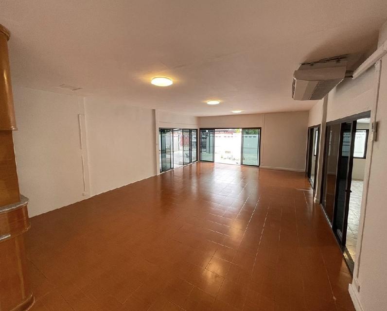 ให้เช่าบ้านเดี่ยว 2 ชั้น หลังใหญ่ ทำเล ซอยรัชดาภิเษก 19 (หรือซอยวิภาวดีรังสิต 16) พื้นที่ดิน 200 ตารางวา ใกล้ MRT รัชดา 900 เมตร 9