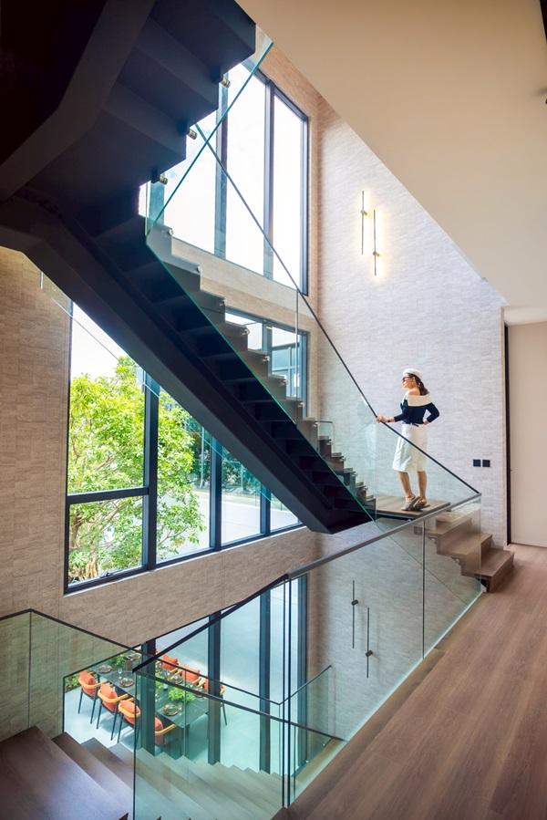 ขาย VIVE Krungthep Kreetha บ้านเดี่ยว 3 ชั้น พร้อมลิฟต์ส่วนตัว 4 ห้องนอน 6 ห้องน้ำ ราคาพิเศษ โทร 0818119186 4