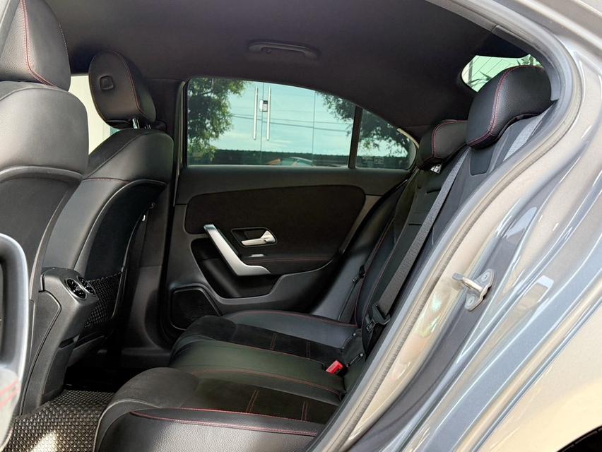 2020 BENZ A200 AMG รถสวยสภาพป้ายแดง รถวิ่งน้อยเพียง 68,XXX กม เข้าศูนย์ทุกระยะ ไม่เคยมีอุบัติเหตุครับ 13