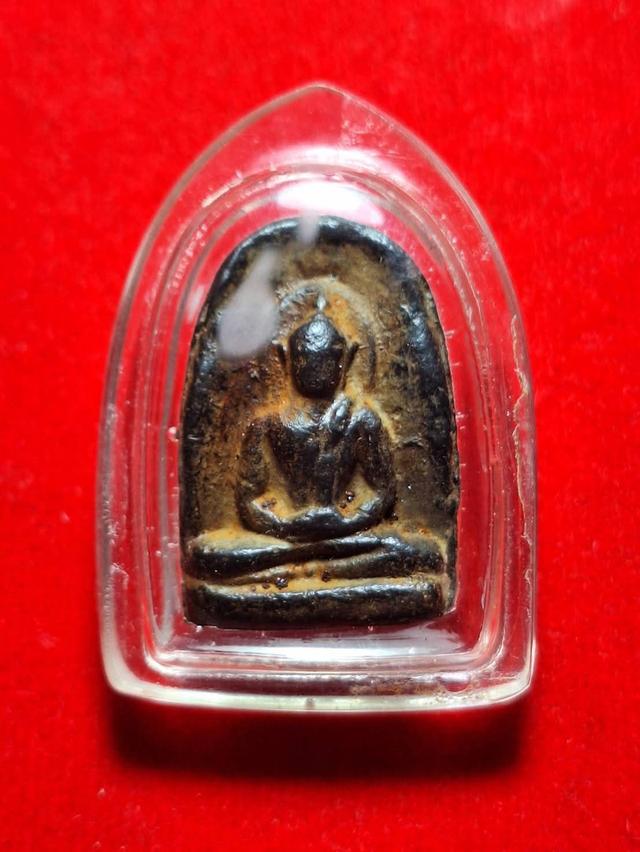 พระซุ้มเลี่ยมกรอบ.....