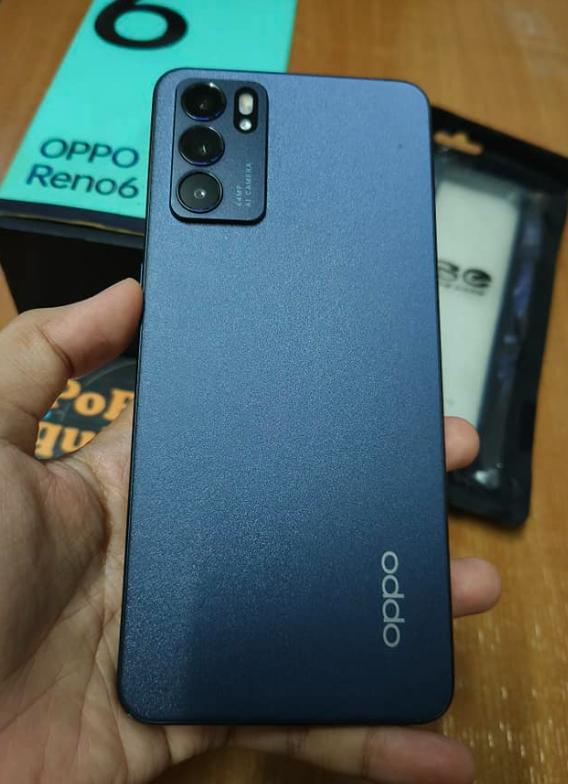 มือถือ Oppo Reno 6 สีดำ