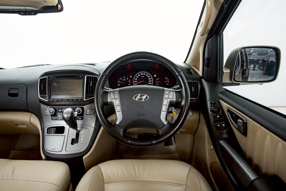 HYUNDAI H-1 2.5 DELUXE  2018  16