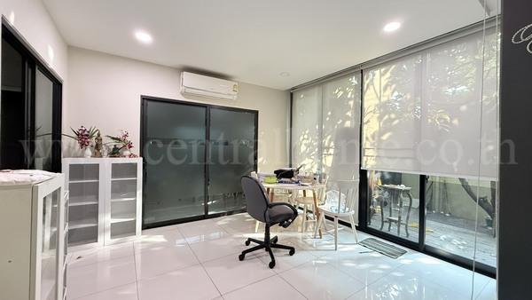 บ้านแฝด บ้านชานไม้ เดอะทาวน์ คลองสอง คลองหลวง ปทุมธานี หลังมุม 11