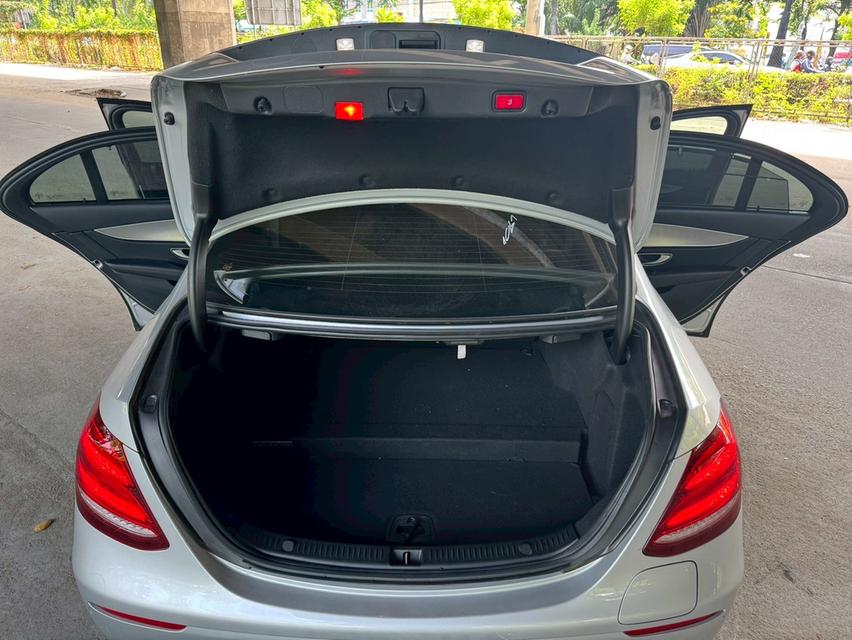 ขายรถ Benz E350e Avantgarde facelift W213 ปี 2019 สีเทา เกียร์ออโต้ 18
