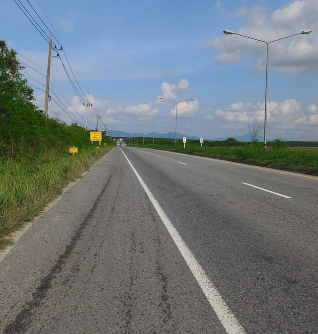 ขายที่ดิน 300 ไร่ ติดถนนสี่เลนส์เส้น 3574 ต.ละหาร อ.ปลวกแดง จ.ระยอง ใกล้อ่างเก็บน้ำคลองใหญ่ หน้าที่ดินกว้างมาก 3