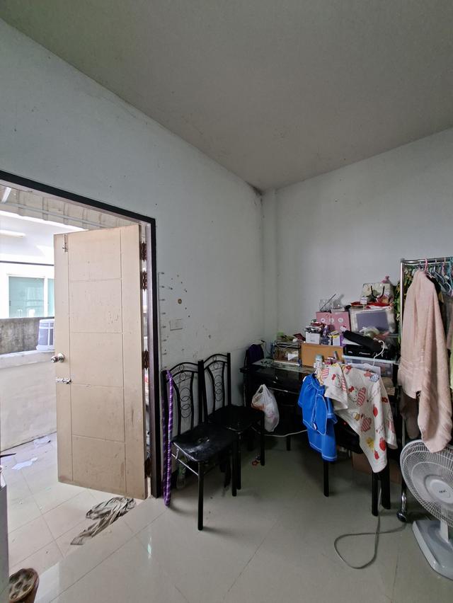 บ้านทาวน์โฮม 2 ชั้น 2 ห้องนอน 2 ห้องน้ำ 6