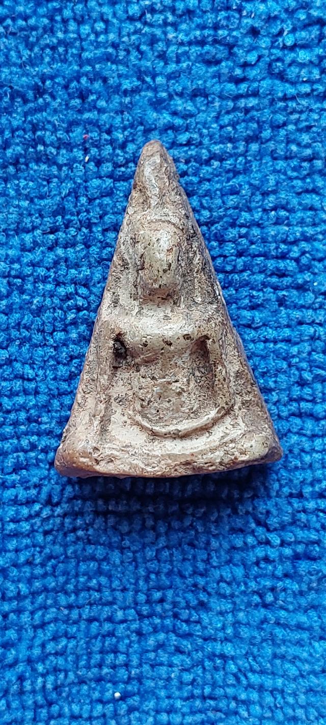 พระนางพญาพิมพ์เข่าตรง