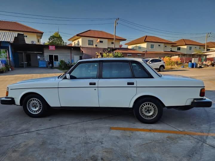 ขาย Volvo 244 สีขาว 4