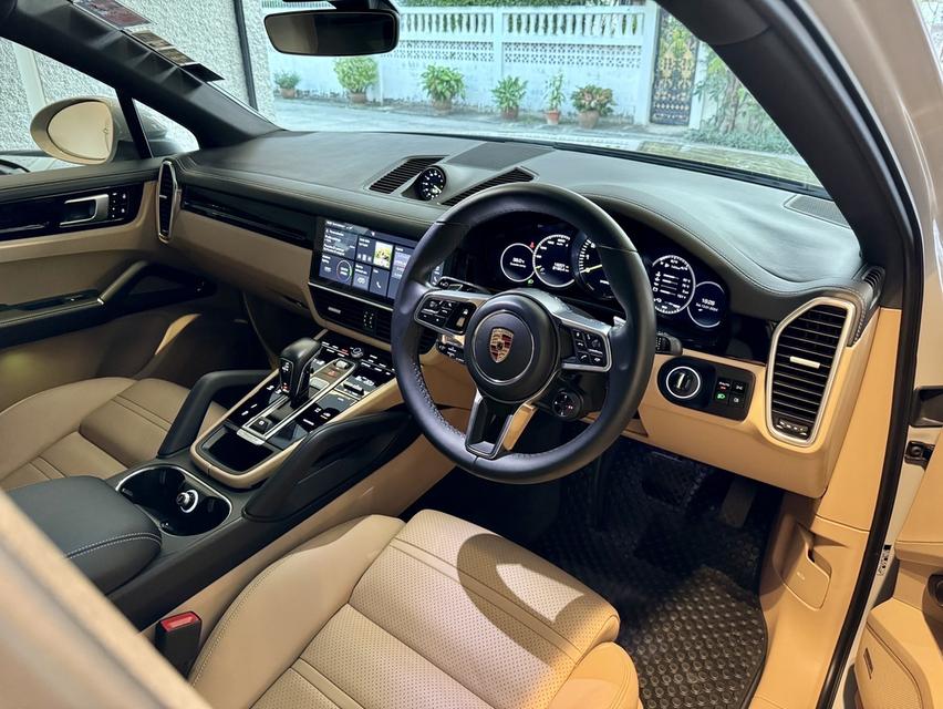 Porsche Cayenne Coupe E-Hybrid 3