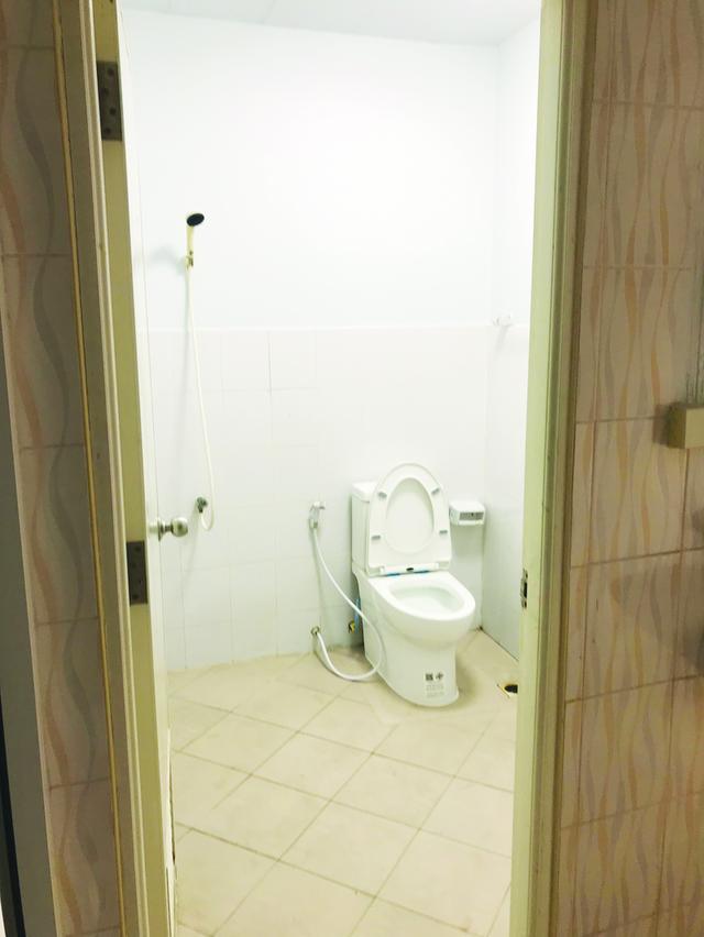 อาคารพาณิชย์ 4 ชั้น + ชั้นลอย + ชั้นดาดฟ้า อยู่ ซอยกรมที่ดิน บางบัวทอง 9