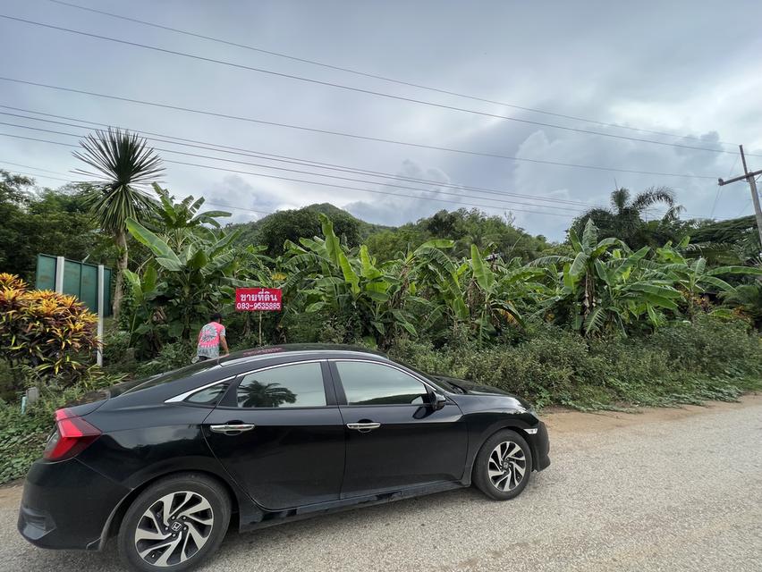 ขายที่ดินสวยสี่เหลี่ยมจัตุรัส มีโฉนด ติดถนนดำ ไฟฟ้า น้ำปะปา มีครบ วิวด้านหน้าเป็นภูเขา สามารถทำบ้านตากอากาศได้ดีใกล้กับวัดบุญน้ำทิพย์ บ้านพี้ ต.บ้านโต 6