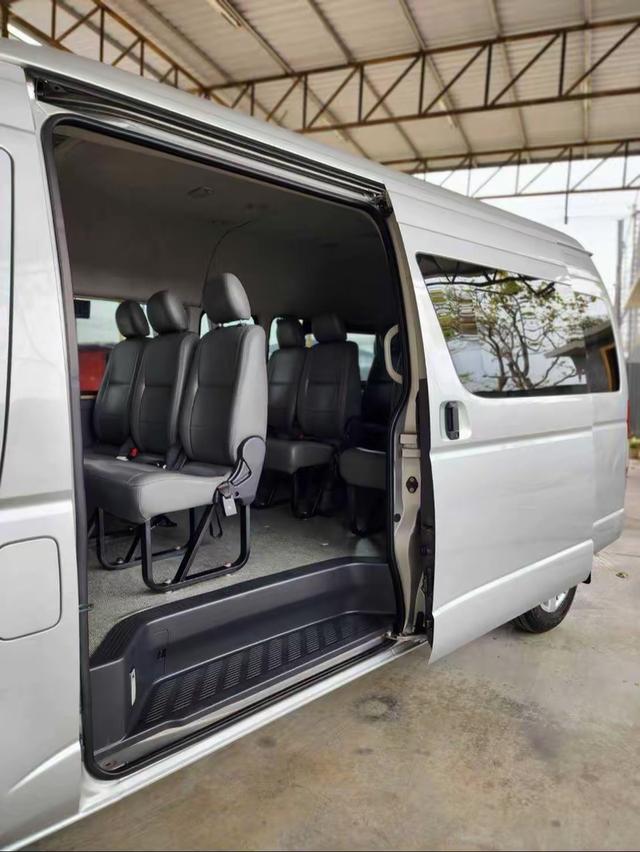 TOYOTA COMMUTER 3.0 AT DIESEL 2018 17