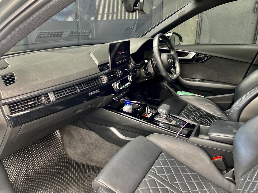 Audi A4 Avant 45tfsi Quattro Icon Black 9