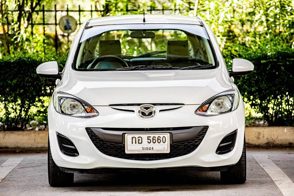 Mazda2 1.5 Groove Sport ปี 2010 สีขาว  2