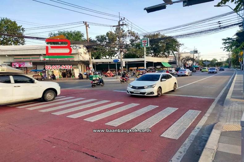 ที่ดินพร้อมสิ่งปลูกสร้าง เนื้อที่ 400 ตร.ว. ซอยนวลจันทร์ 56 ใกล้วัดนวลจันทร์ ถนนนวมินทร์ แขวงคลองกุ่ม เขตบึงกุ่ม 16