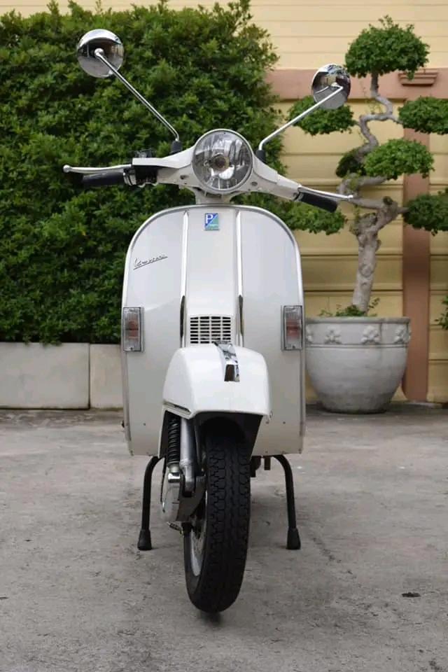 ส่งต่อรถมอเตอร์ไซค์สวยๆ Vespa PX 125 2