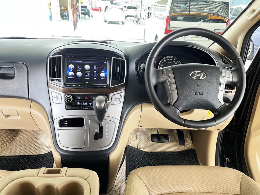 Hyundai H-1 2.5 Deluxe (ปี 2019) Wagon AT รถสวย สภาพดี ราคาถูก ไมล์น้อย ฟรีดาวน์ รถมือสอง  รุ่นท๊อป 11 ที่นั่ง  5