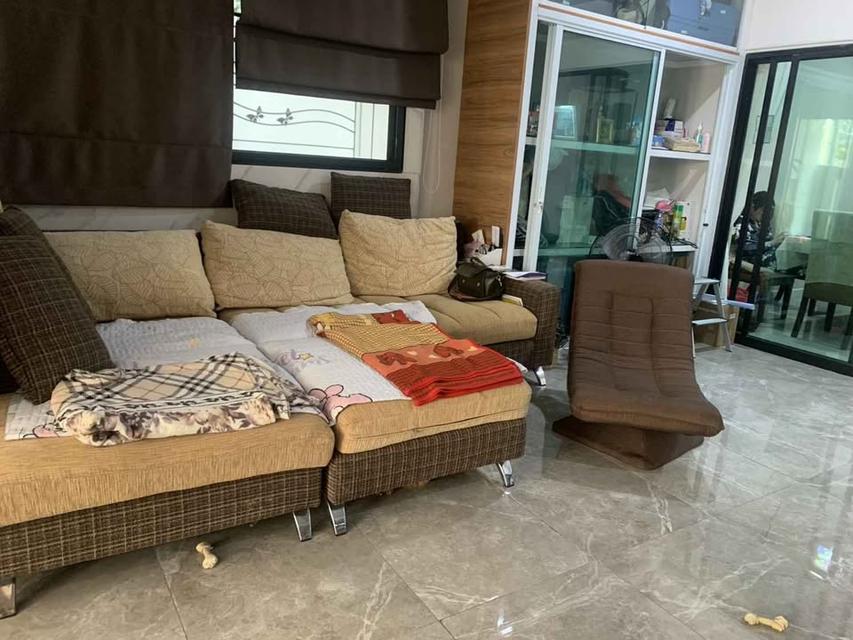 ทาวน์โฮม 3ชั้น ตกแต่งพร้อมเข้าอยู่ได้เลย 16