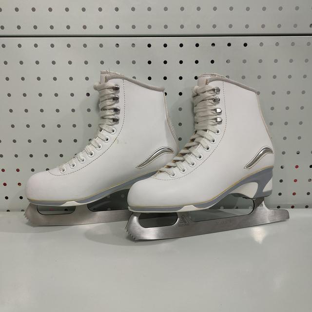 🔥 รองเท้าสเกตน้ำแข็ง Jackson Finesse 450