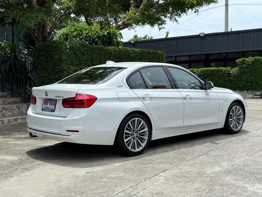 2018 BMW 330e LCI รถมือเดียวออกป้ายแดง รถวิ่งน้อยเพียง 90,000 กม ประวัติศูนย์ครบ รถไม่เคยมีอุบัติเหตุครับ