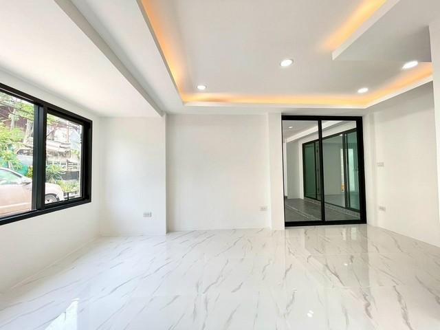 PB5394 ขายทาวน์เฮ้าส์ 2 ชั้น ปรับปรุงรีโนเวทใหม่ทั้งหลังสวยพร้อมเข้าอยู่ ซอยพหลโยธิน48 ใกล้ BTS สายหยุด BTS พหลโยธิน 59 5