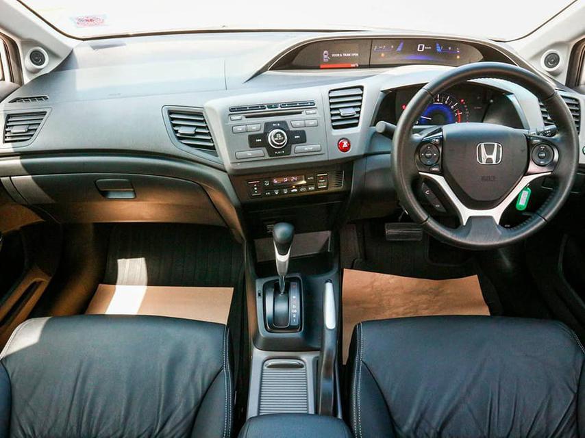 Honda Civic FB 1.8 E ปี 2013 สีเงิน 3