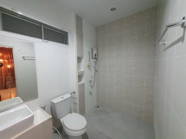 ให้เช่าบ้านเดี่ยว 2 ชั้น พร้อมเฟอร์นิเจอร์ ซอยเสรีไทย 26 ใกล้เดอะมอลล์ บางกะปิ สถาบันบัณฑิตพัฒนบริหารศาสตร์ NIDA จอดรถได้ 3 คัน 8