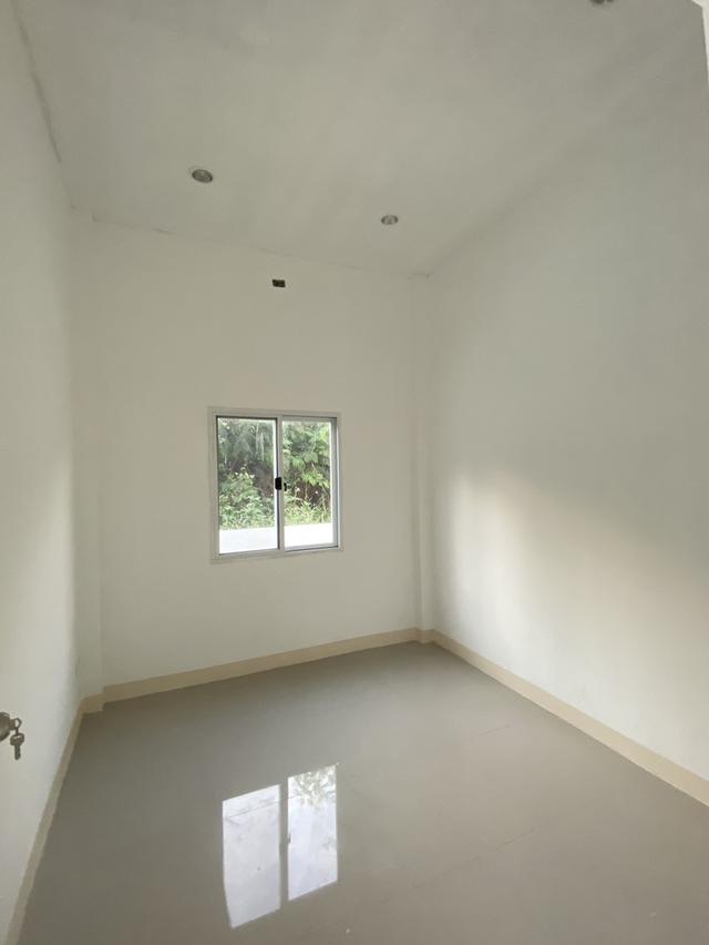 บ้านใหม่ชั้นเดียวเนื้อที่ 50 ตรว 3นอน 2น้ำ ครัว รับแขกกว้าง จอดรถ 2คัน ใกล้ถนนต้นยางแค่ 100เมตร 9