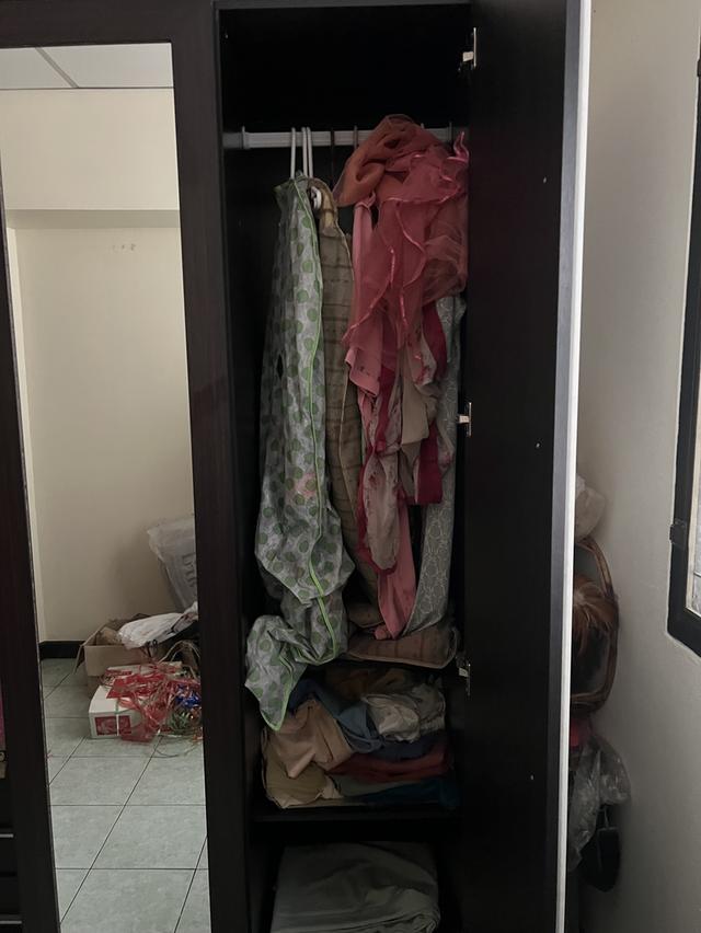 ตู้เสื้อผ้า