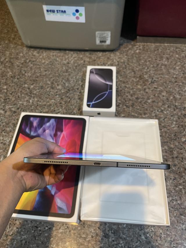 ขายiPadPro11นิ้วสีSpace Gray256กิ๊กWifi Celluerใส่ซิมได้มีกล่องไร้รอยตกบุบใดๆจอไม่เหลืองไม่มีเดทใดๆหายากมากๆสภาพนี้