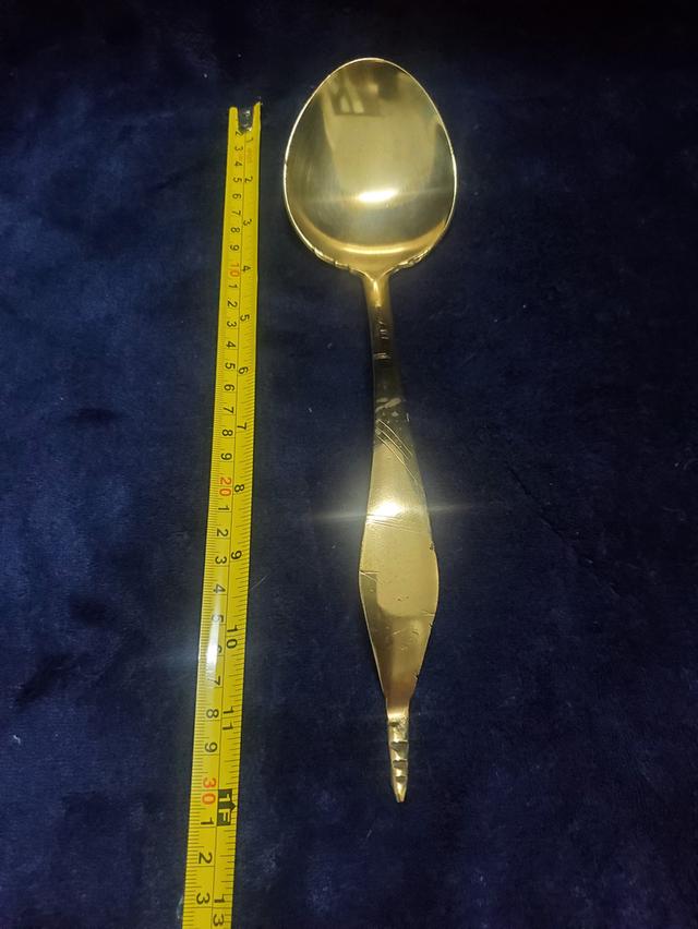 ทัพพีทองเหลืองโบราณ ทรงด้ามใบพาย ปลายเกลียวแหลม 12 นิ้ว (เนื้อบางเบา 118 กรัม) รูปที่ 3